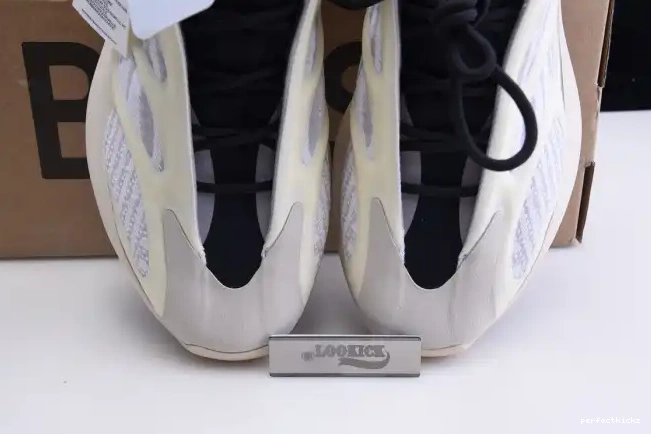 Boost 700 Yeezy Adidas V3 Azael FW4980 0626